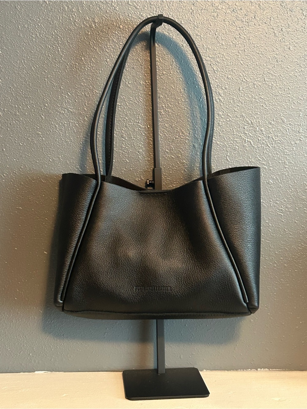 Portland Leather Medium Verona in Pebbled Black